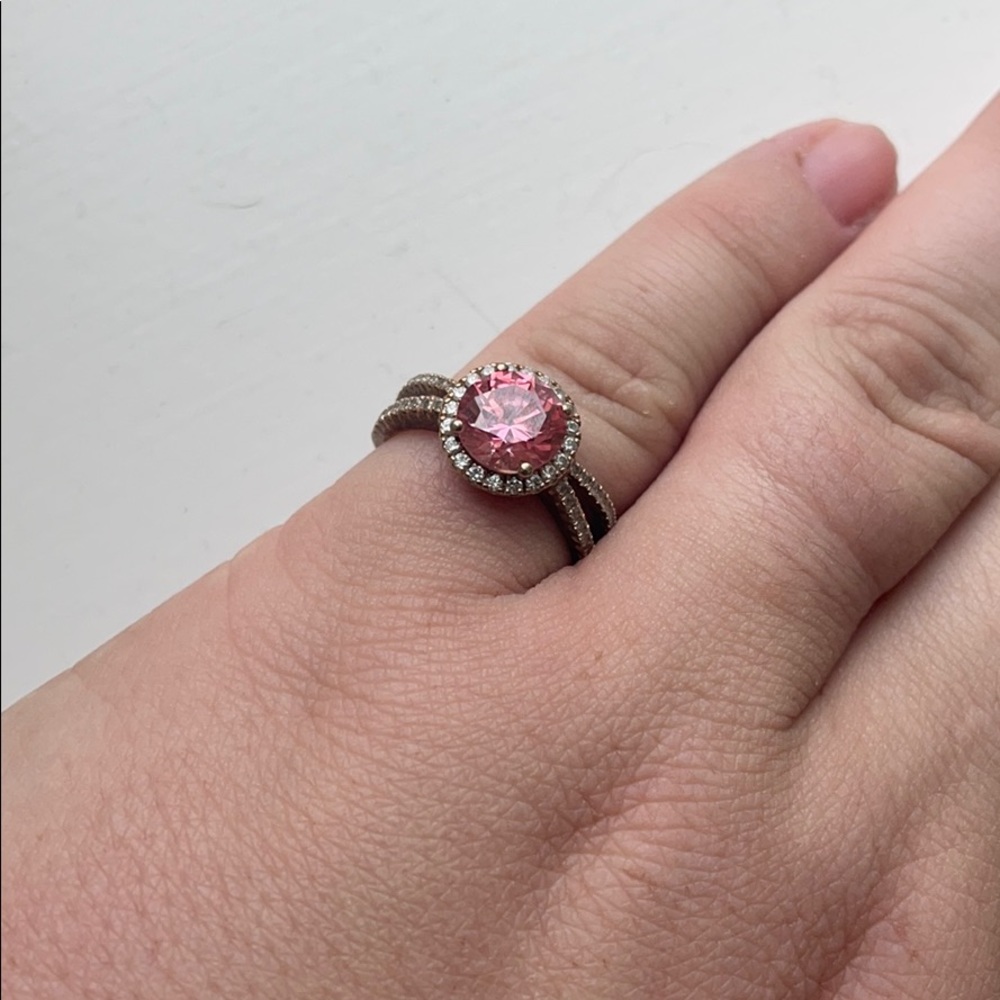 Pink crystal ring with rose gold 💕